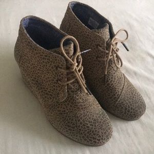 Toms Women’s Desert Wedge